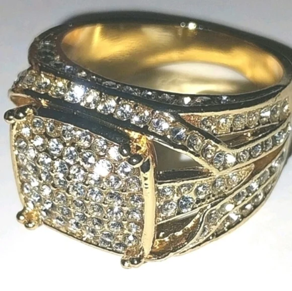 Elegant Gold Colored Men's Ring